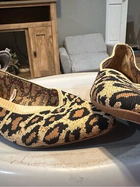 Skechers Leopard Knit Ballet Flats - Tan/Black